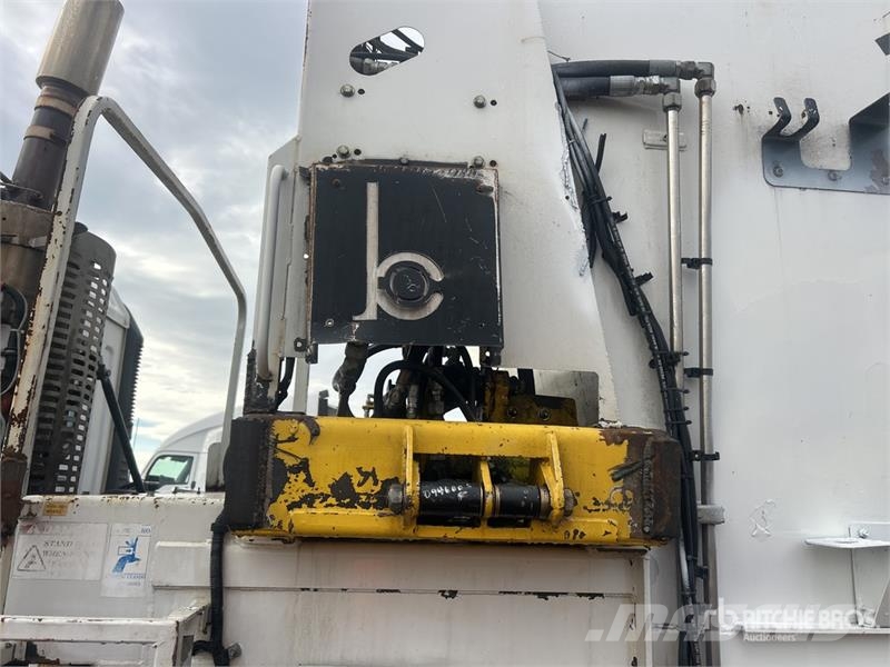 Autocar ACX 64 Expeditor 4x2 Side Loader Waste Collection Komunalni tovornjaki