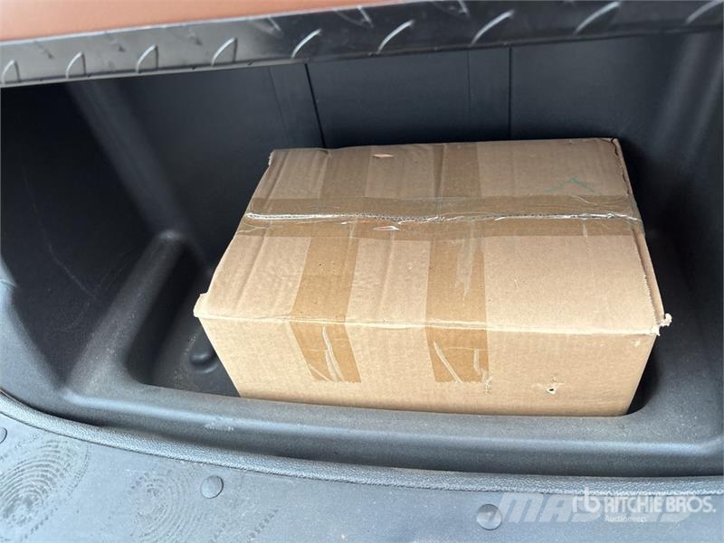 Axis EV Electric Golf Cart (Unused) 高尔夫球车
