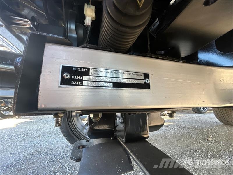 Axis EV Electric Golf Cart (Unused) Golf carts