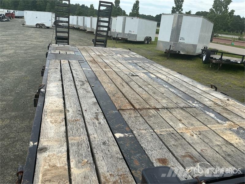 B & Fabrication 27 ft T/A Equipment Trailer Ремаркета за превоз на автомобили