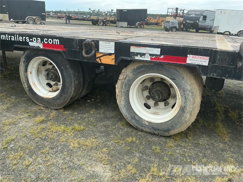 B & Fabrication 27 ft T/A Equipment Trailer Ремаркета за превоз на автомобили