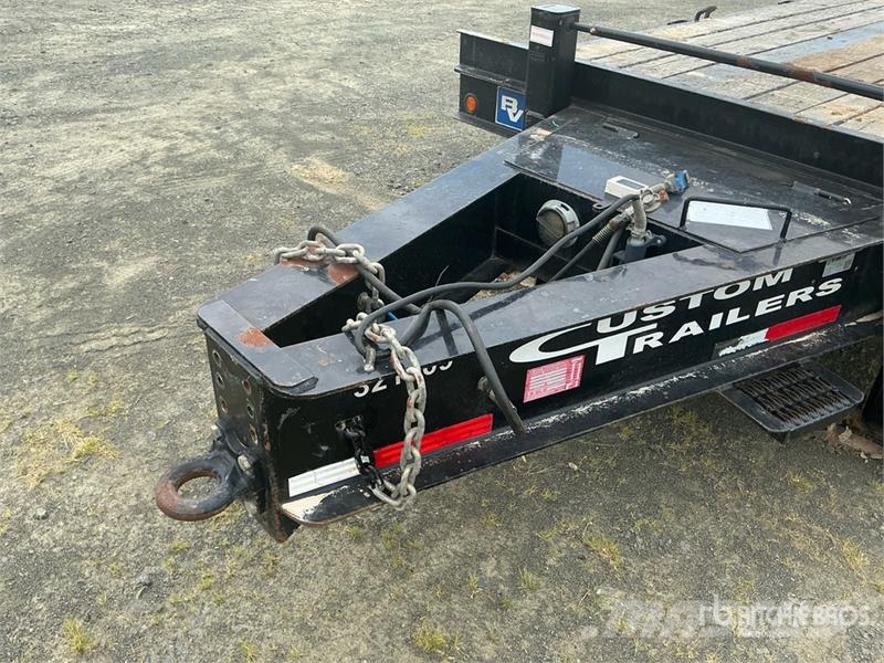 B & Fabrication 27 ft T/A Equipment Trailer Ремаркета за превоз на автомобили