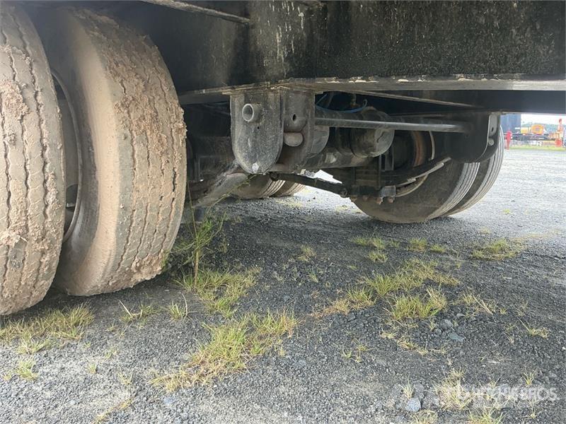 B & Fabrication 27 ft T/A Equipment Trailer Ремаркета за превоз на автомобили