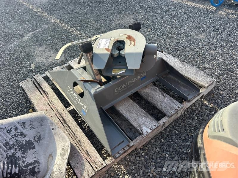 B&W Companion 20000 Lb Fifth Wheel Outros componentes