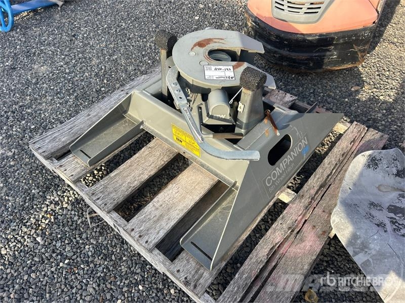 B&W Companion 20000 Lb Fifth Wheel Outros componentes