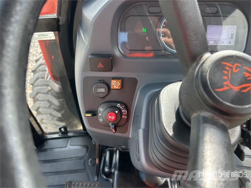 Bad Boy BB4035CHIL 4WD Utility Tractor Taajamatraktorit