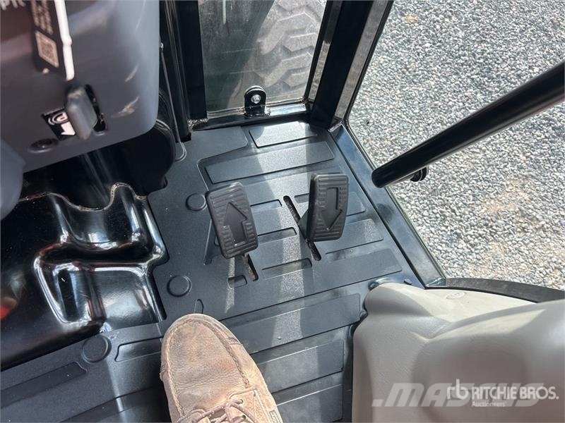 Bad Boy BB4035CHIL 4WD Utility Tractor Taajamatraktorit