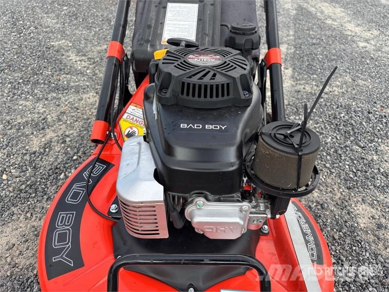 Bad Boy BBY25FJ180 Walk-Behind Lawn Mower Vrtni traktor kosilnice