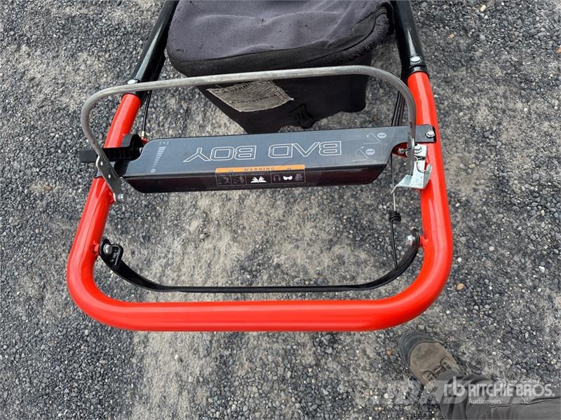 Bad Boy BBY25FJ180 Walk-Behind Lawn Mower Vrtni traktor kosilnice