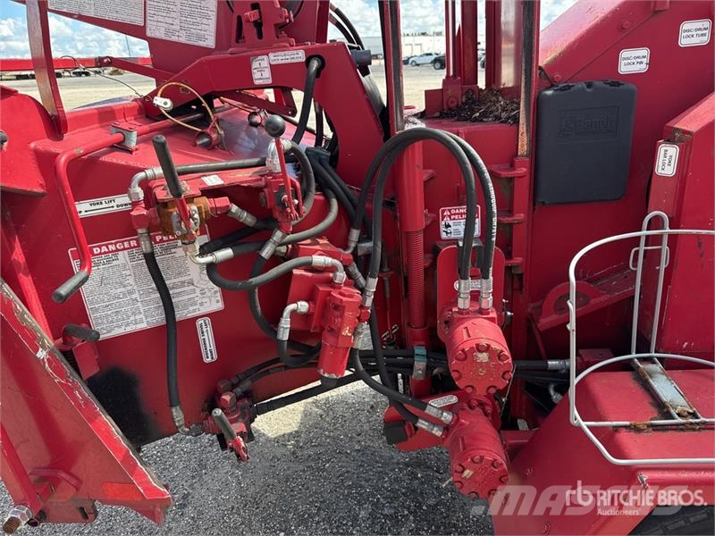 Bandit 1390 Tow Behind Wood Chipper Cippatrice