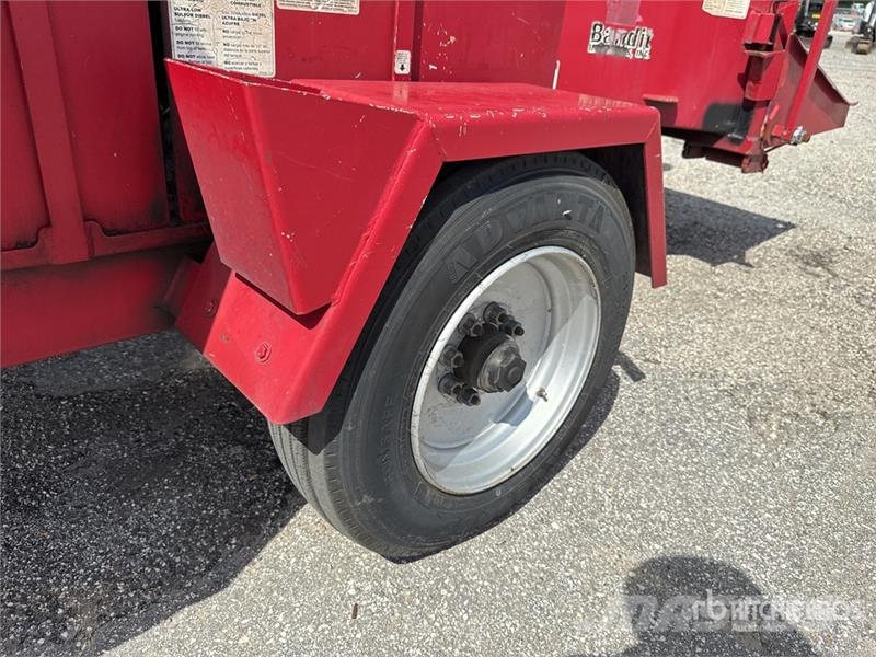 Bandit 1390 Tow Behind Wood Chipper Cippatrice