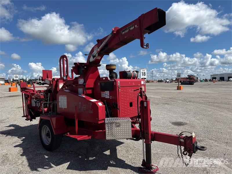 Bandit 1390 Tow Behind Wood Chipper Cippatrice