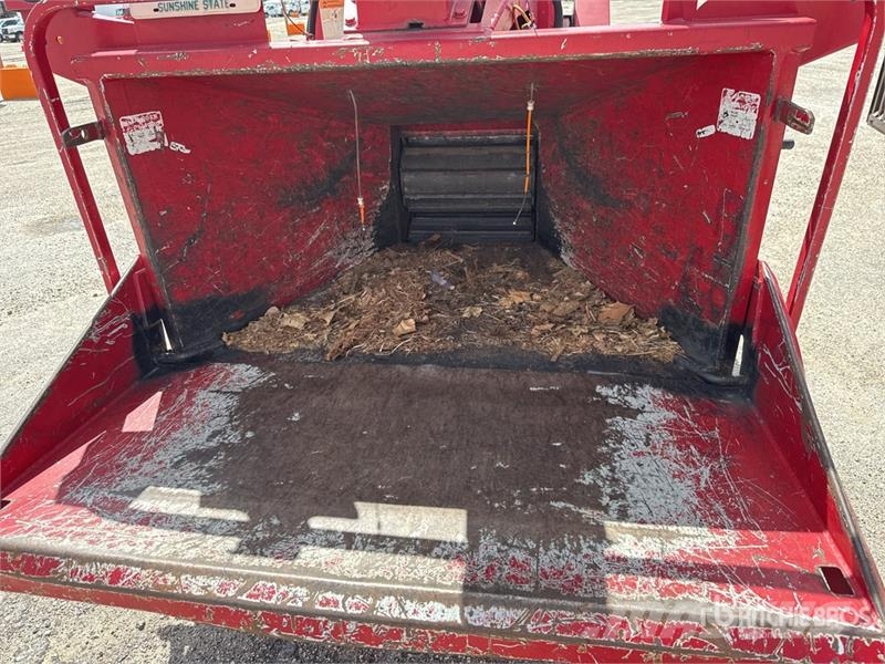 Bandit 1390 Tow Behind Wood Chipper Cippatrice