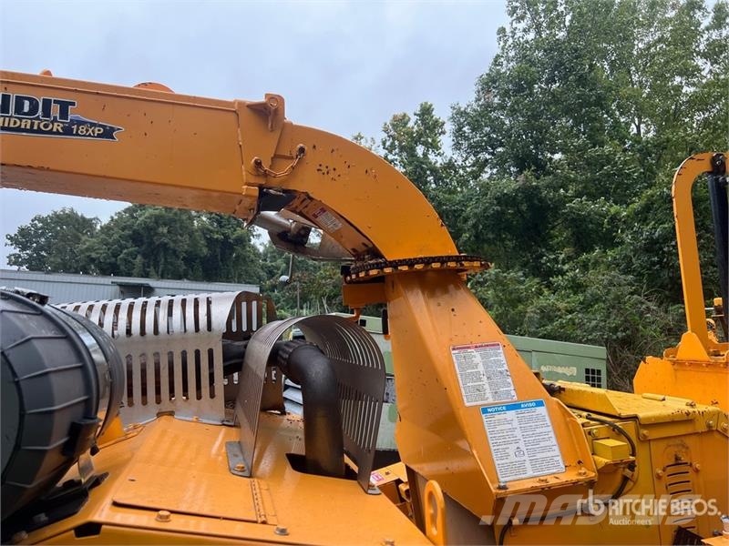 Bandit 18XP Tow-Behind Wood Chipper Дробилки за клони