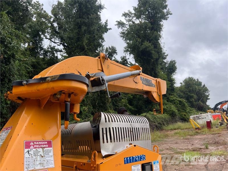 Bandit 18XP Tow-Behind Wood Chipper Дробилки за клони
