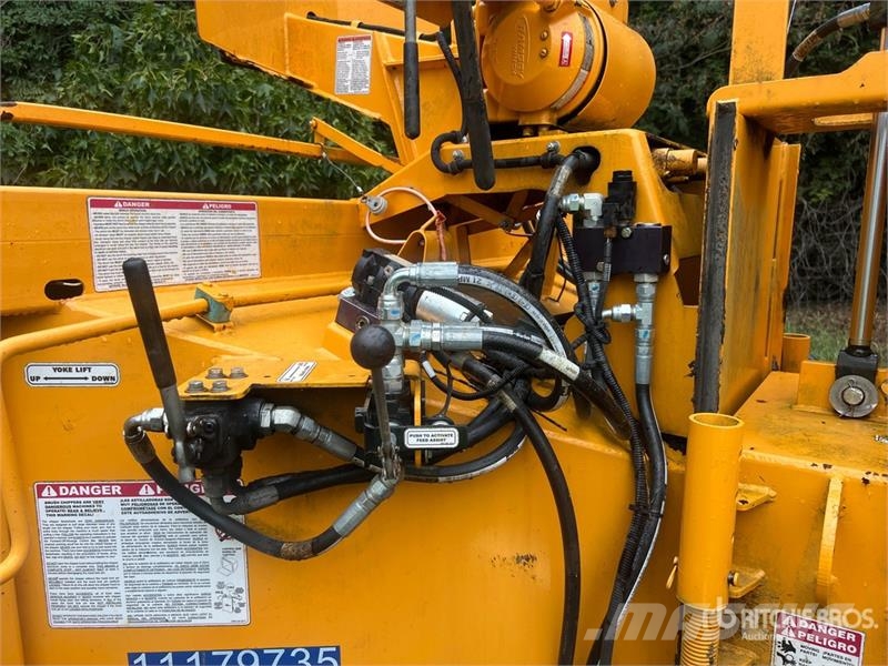 Bandit 18XP Tow-Behind Wood Chipper Дробилки за клони