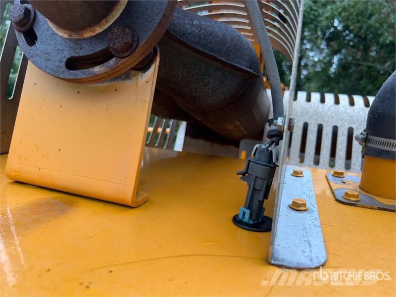 Bandit 18XP Tow-Behind Wood Chipper Дробилки за клони