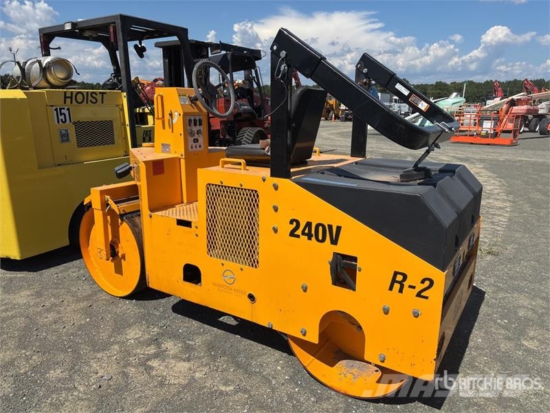 Basic equipment 240V Double Drum Roller 双轮压路机