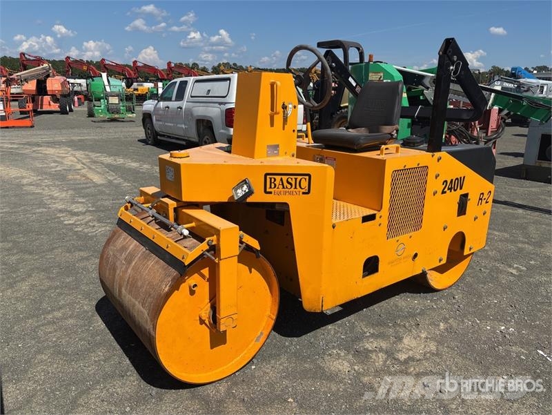 Basic equipment 240V Double Drum Roller 双轮压路机