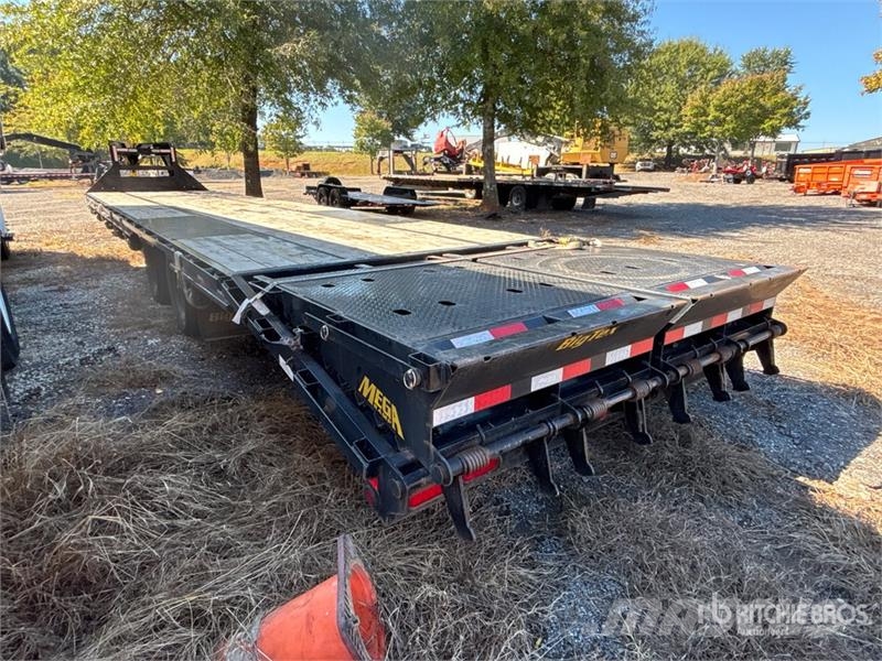 Big Tex 22GN-40SDA 40 ft T/A Gooseneck Equipment Trailer Car carrier