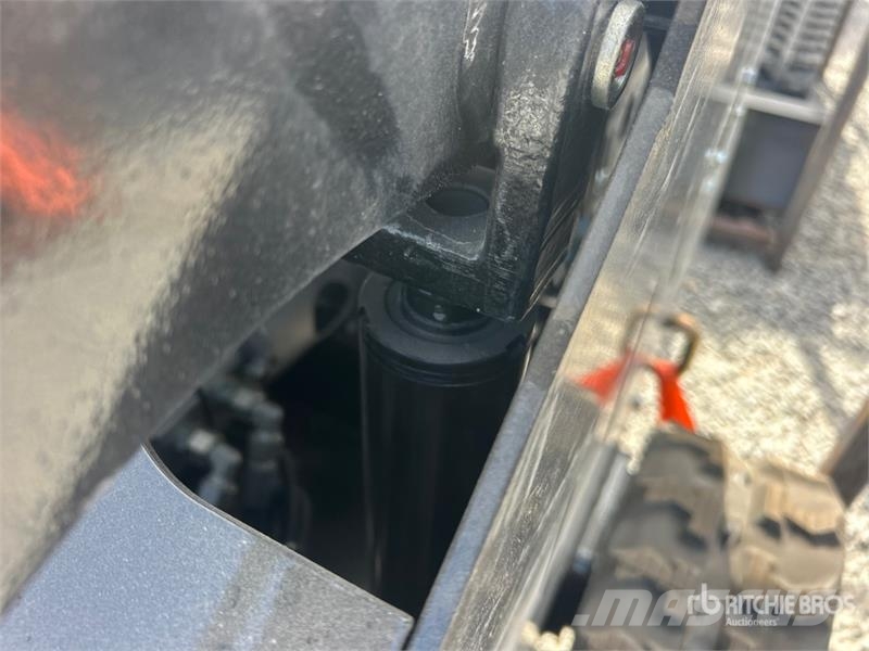 BisonTek BT310 Mini Compact Track Loader (Unused) Мини товарачи