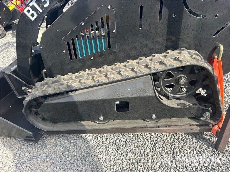 BisonTek BT310 Mini Compact Track Loader (Unused) Kompaktrakodók