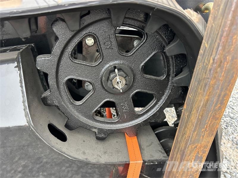  BisonTek BT310 Mini Compact Track Loader (Unused) Kompaktlaadurid