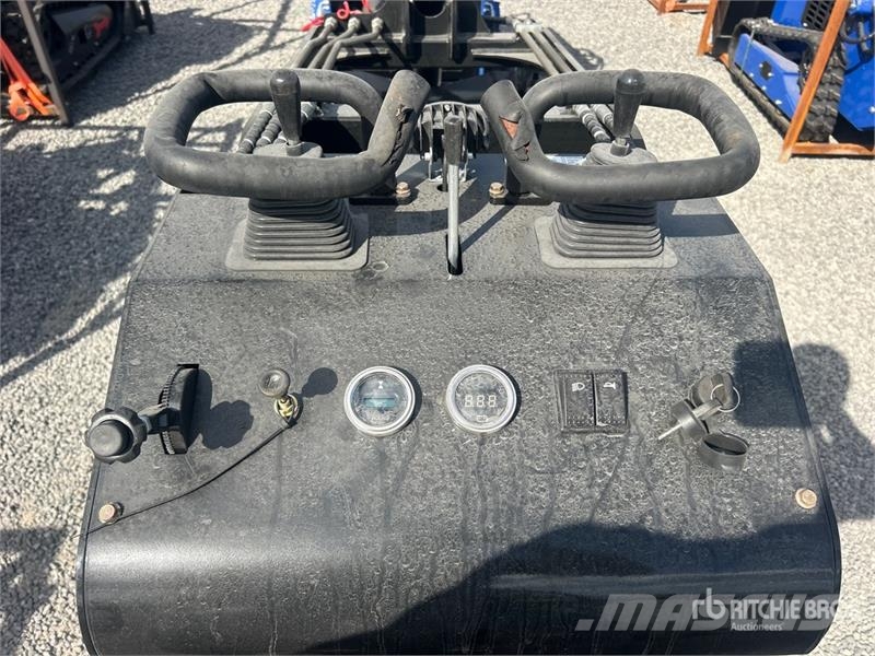  BisonTek BT310 Mini Compact Track Loader (Unused) لوادر انزلاقية التوجيه