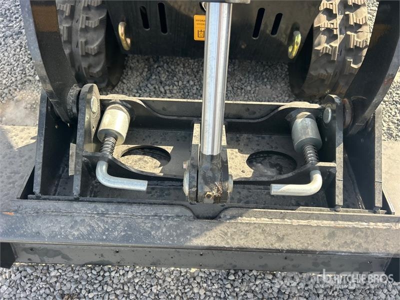  BisonTek BT310 Mini Compact Track Loader (Unused) لوادر انزلاقية التوجيه
