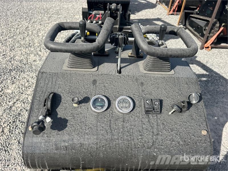 BisonTek BT310 Mini Compact Track Loader (Unused) لوادر انزلاقية التوجيه