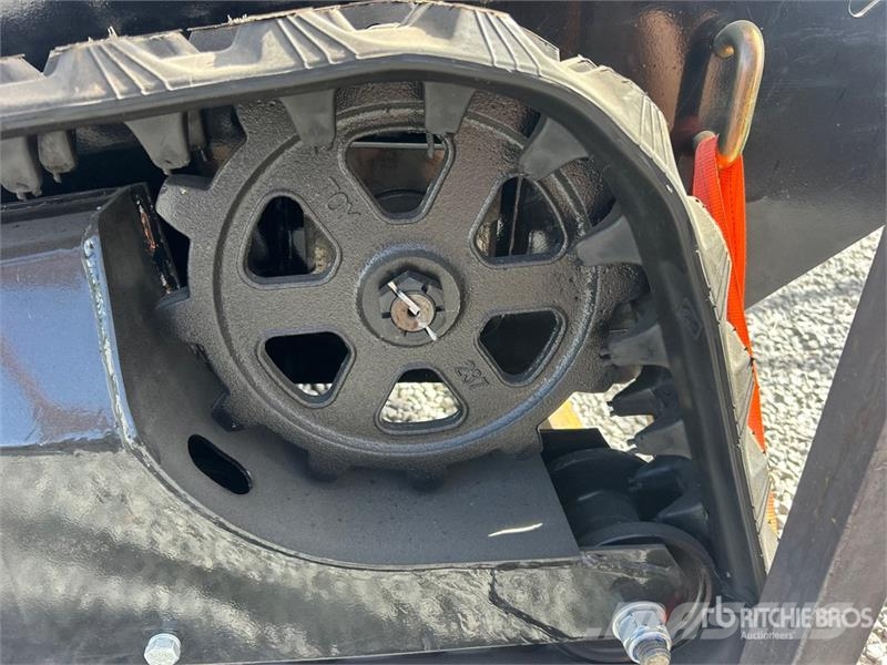 BisonTek BT310 Mini Compact Track Loader (Unused) Мини товарачи