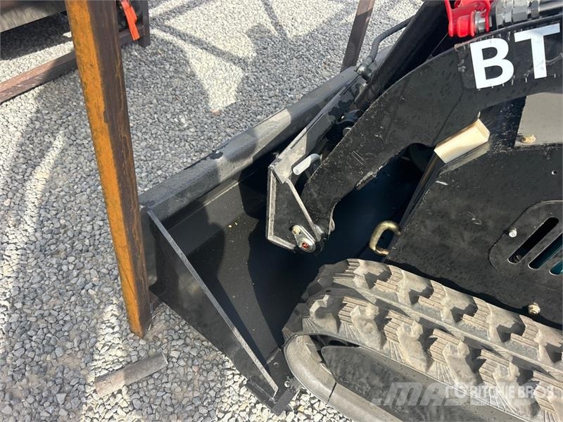 BisonTek BT310 Mini Compact Track Loader (Unused) Kompaktrakodók