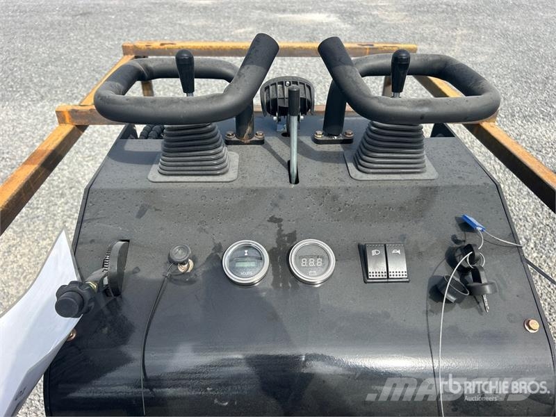 BisonTek BT310 Mini Compact Track Loader (Unused) Мини товарачи