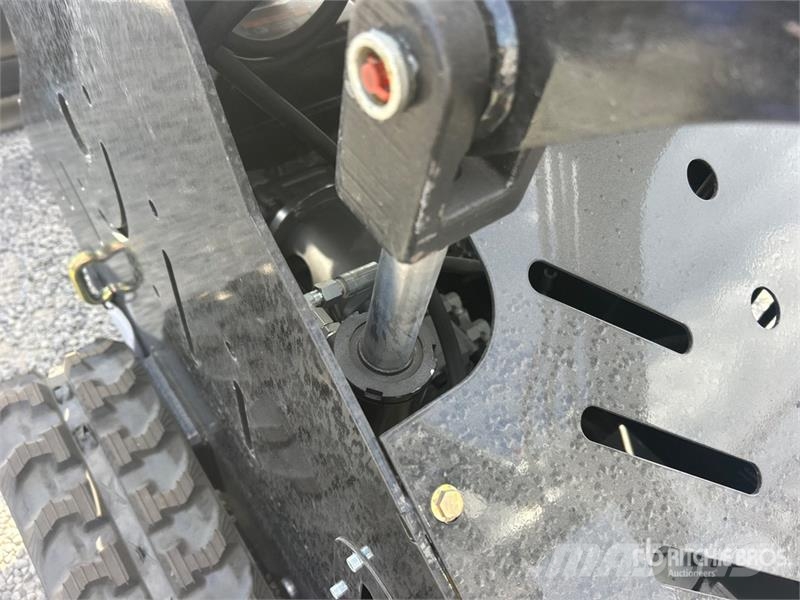  BisonTek BT310 Mini Compact Track Loader (Unused) لوادر انزلاقية التوجيه