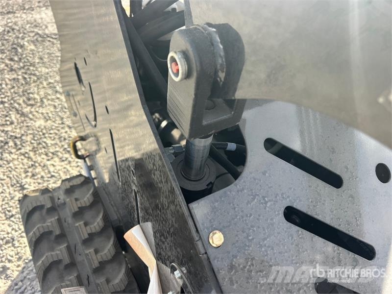  BisonTek BT310 Mini Compact Track Loader (Unused) لوادر انزلاقية التوجيه