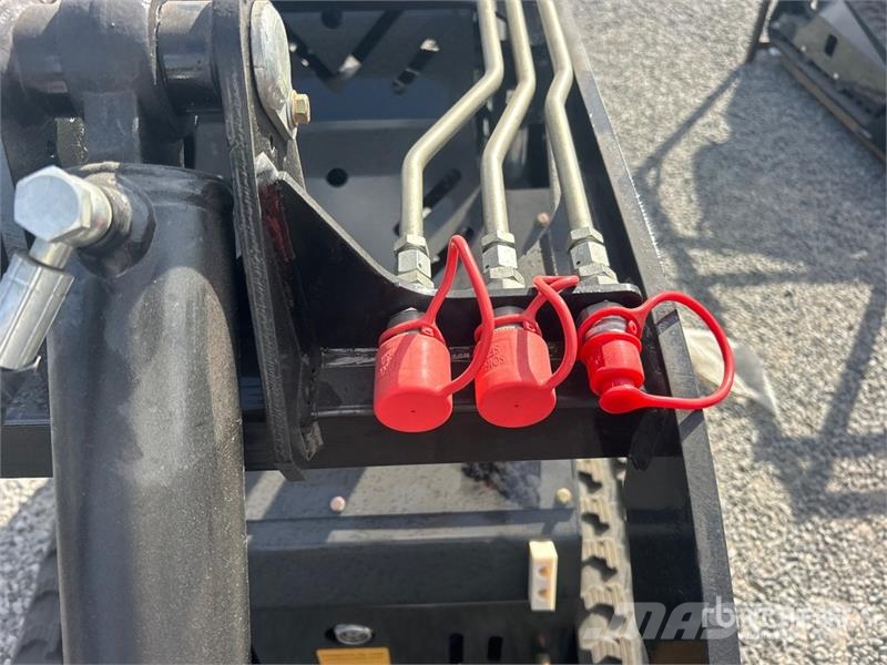  BisonTek BT310 Mini Compact Track Loader (Unused) لوادر انزلاقية التوجيه