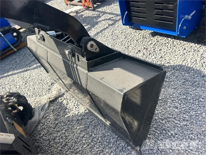  BisonTek BT310 Mini Compact Track Loader (Unused) لوادر انزلاقية التوجيه
