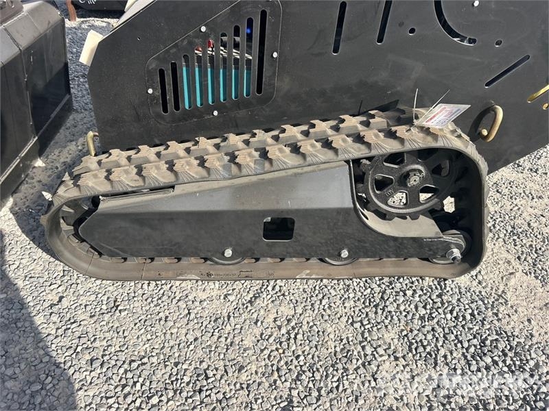 BisonTek BT310 Mini Compact Track Loader (Unused) لوادر انزلاقية التوجيه