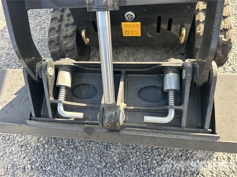 BisonTek BT310 Mini Compact Track Loader (Unused) لوادر انزلاقية التوجيه