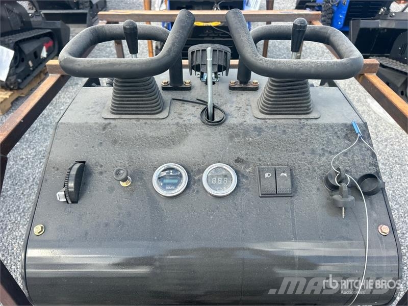 BisonTek BT310 Mini Compact Track Loader (Unused) Kompaktrakodók