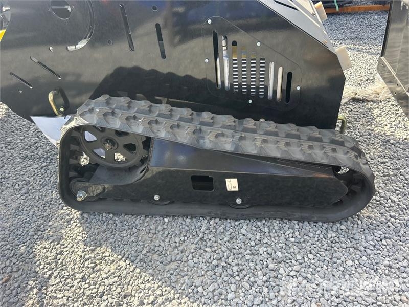  BisonTek BT310 Mini Compact Track Loader (Unused) لوادر انزلاقية التوجيه