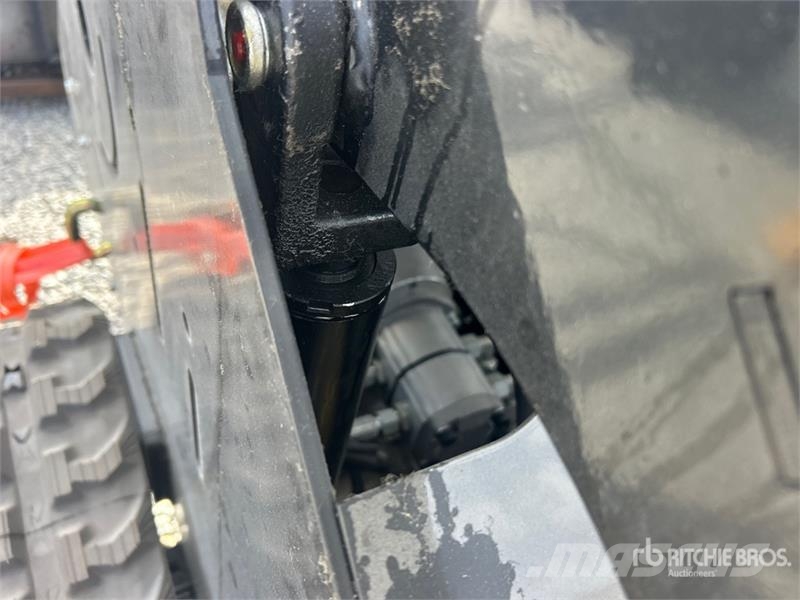 BisonTek BT310 Mini Compact Track Loader (Unused) Kompaktrakodók