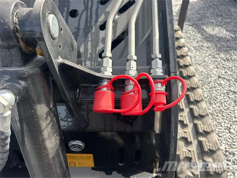 BisonTek BT310 Mini Compact Track Loader (Unused) Kompaktrakodók