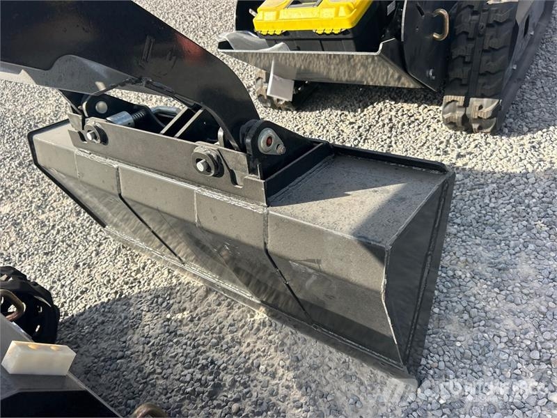  BisonTek BT310 Mini Compact Track Loader (Unused) لوادر انزلاقية التوجيه
