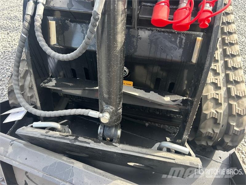 BisonTek BT310 Mini Compact Track Loader (Unused) Kompaktrakodók