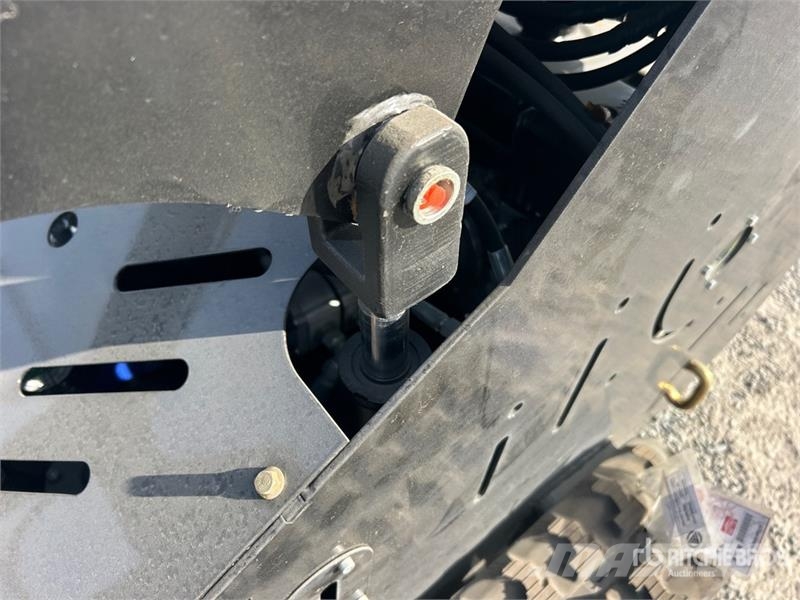  BisonTek BT310 Mini Compact Track Loader (Unused) لوادر انزلاقية التوجيه