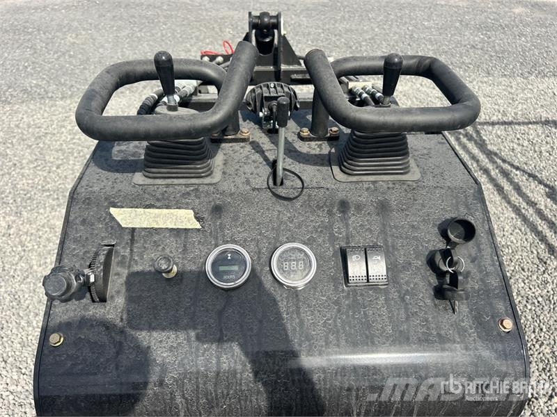 BisonTek BT310 Mini Compact Track Loader (Unused) Мини товарачи