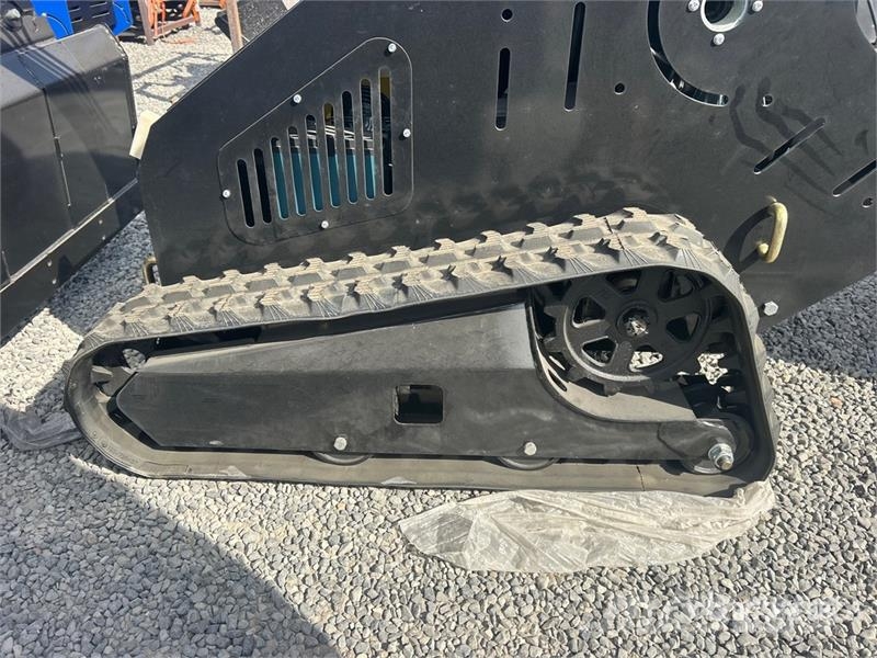  BisonTek BT310 Mini Compact Track Loader (Unused) لوادر انزلاقية التوجيه