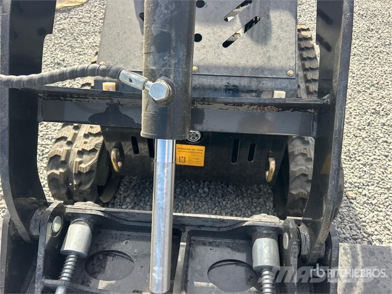 BisonTek BT310 Mini Compact Track Loader (Unused) Мини товарачи