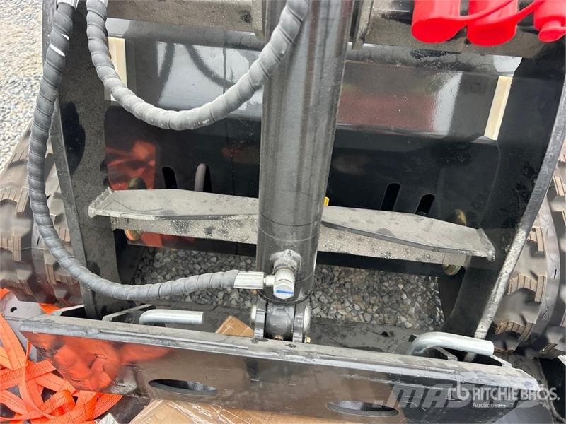  BisonTek BT310 Mini Compact Track Loader (Unused) Kompaktlaadurid